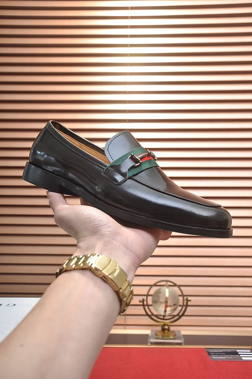 Factory price 540💶Italian top luxury men's shoe giant (GUCCI) (Gucci) (full cowhide lining) new arrival🍃Original European style🔰 Pleasant to the eye😍In order to make the shoes more durable and non-deformable🌀The production continues to follow traditional methods but there is still no lack of innovation💪The original sheepskin is chosen for the leather♻️Smooth, natural and exceptionally bright⭐Made of imported cowhide The rich man’s first choice 38-45 (45 customized)